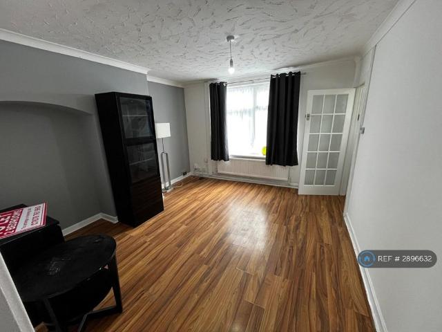 Heathway, Dagenham, RM9 2 bed semi detached house to rent £1,900 pcm £438 pw