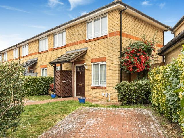 Heaton Close, Chingford E4, 2 bed property to rent, £1,900 pcm | PrimeLocation