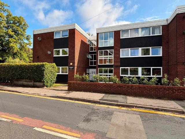 Heaton Moor Road, Stockport 1 bed ground floor flat to rent £950 pcm £219 pw