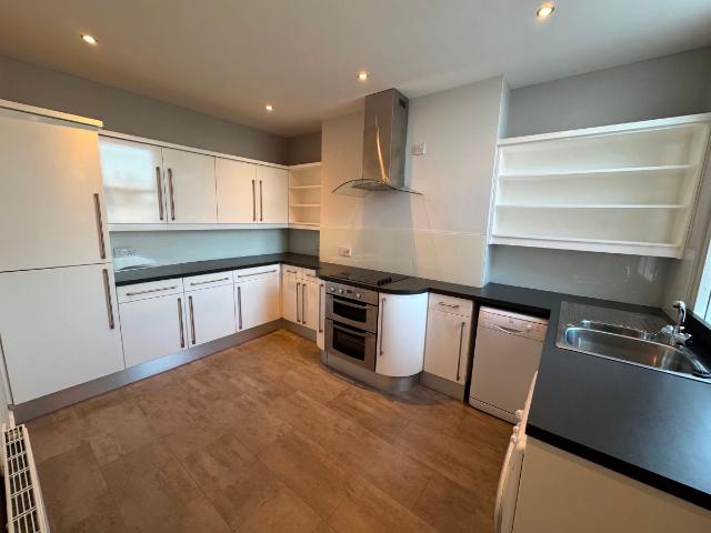 Heaton Moor Road, Stockport SK4, 2 bed flat to rent, £1,250 pcm | PrimeLocation