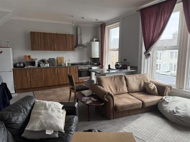 Heaton Road, Heaton, NE6 4 bed maisonette to rent £1,749 pcm £404 pw
