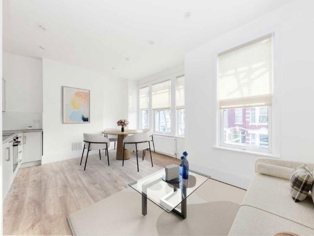 Heaton Road, London, CR4 2BW, United Kingdom | 2 bed apartment for rent #135670720 | Rentberry