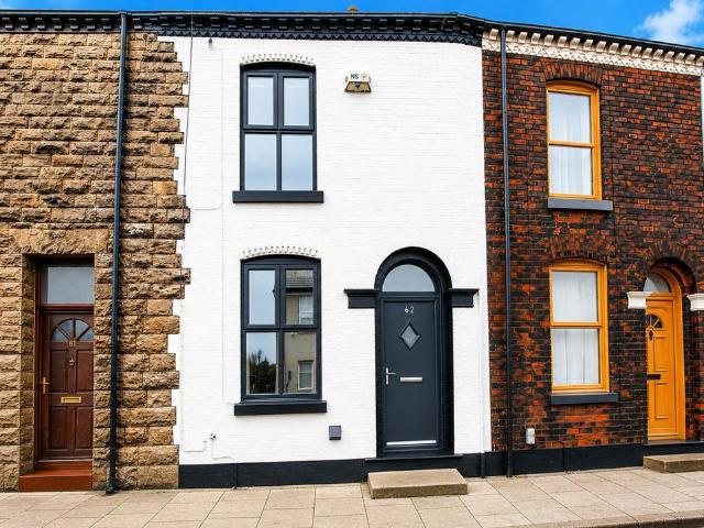 Heaton Road, Lostock, BL6 2 bed terraced house to rent £875 pcm £202 pw
