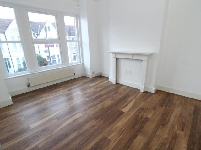 Heaton Road, Mitcham CR4, 2 bed maisonette to rent, £1,800 pcm | PrimeLocation