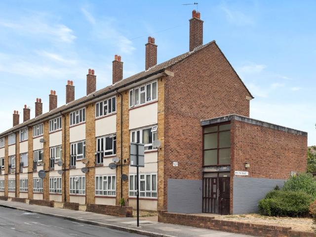 Heavitree Road, Plumstead SE18, Studio to rent, £1,375 pcm | PrimeLocation