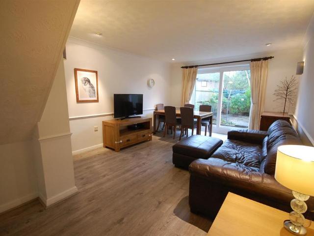 Heacham Avenue, Uxbridge UB10 2 bed house to rent £1,850 pcm £427 pw
