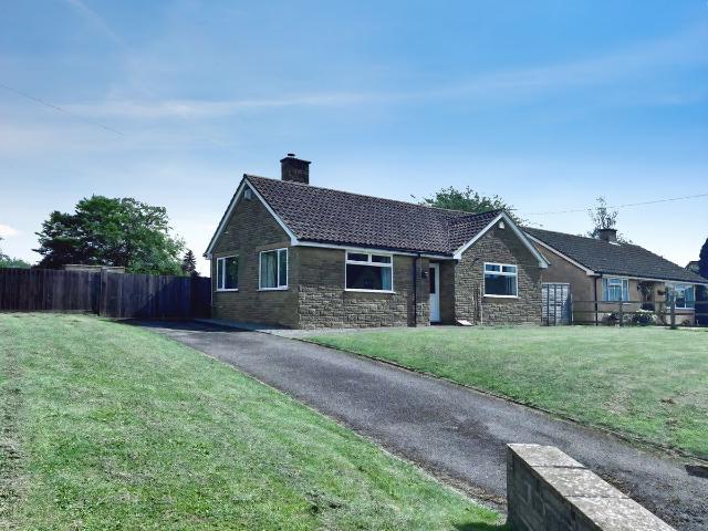 Head Street, Tintinhull BA22, 2 bed detached bungalow to rent, £1,450 pcm | PrimeLocation