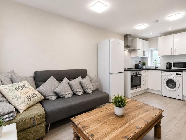 Headcorn Place, Thornton Heath CR7, 2 bed maisonette to rent, £1,650 pcm | PrimeLocation
