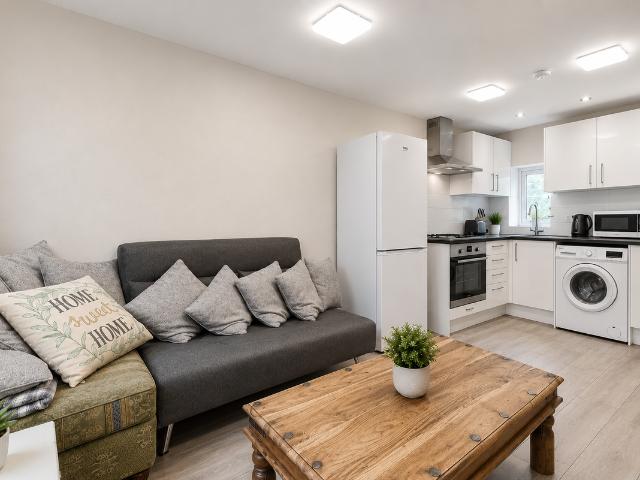 Headcorn Place, London CR7, 2 bed maisonette to rent, £1,750 pcm | PrimeLocation
