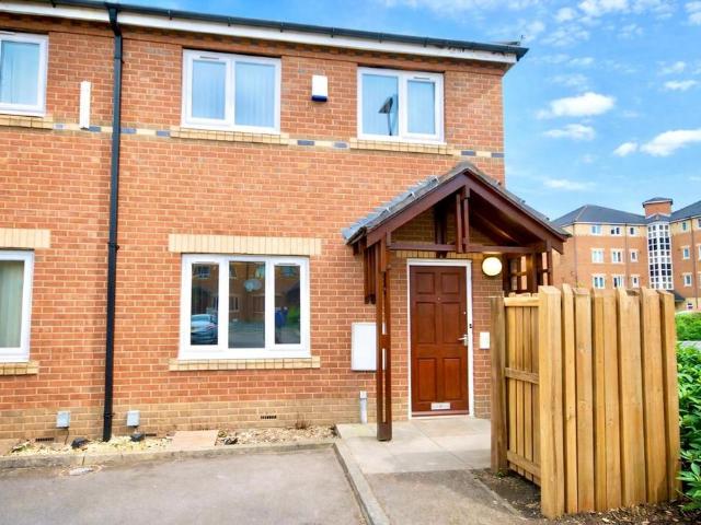 Headford Gardens 4 bed semi detached house to rent £1,716 pcm £396 pw