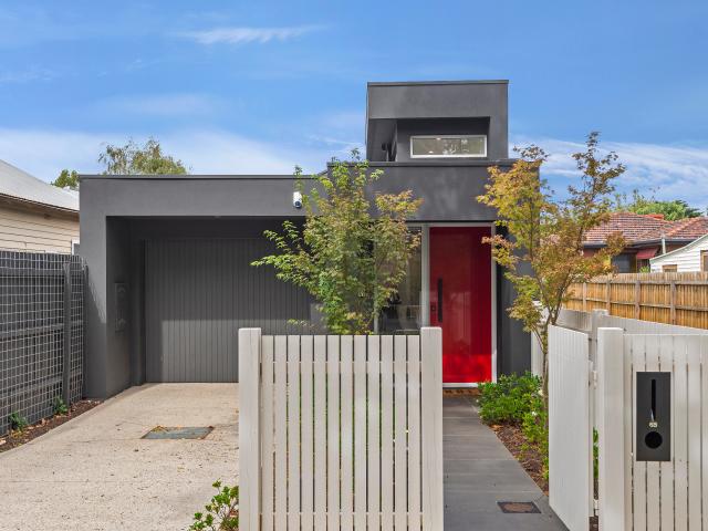 Heading: Stunning Contemporary 3 Bedroom Home in Amazing Location!