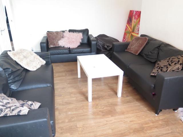Headingley Mount, Headingley, Leeds, LS6 3EL