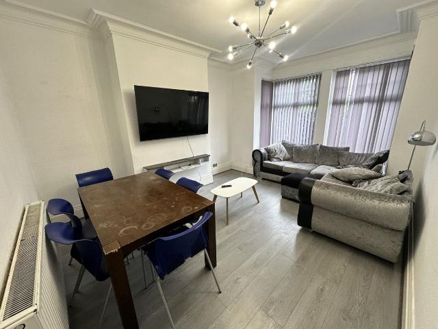 Headingley Mount, Headingley, Leeds, West Yorkshire LS6, 6 bed terraced house to rent, £3,328 pcm | PrimeLocation