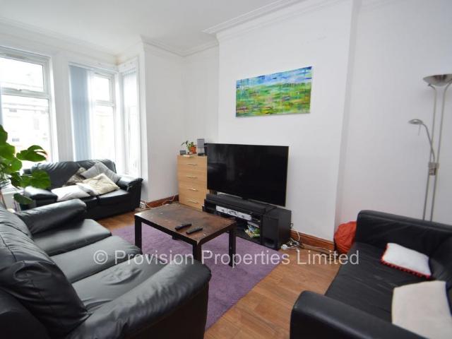 Headingley Mount, Headingley LS6 4 bed terraced house to rent £1,802 pcm £416 pw