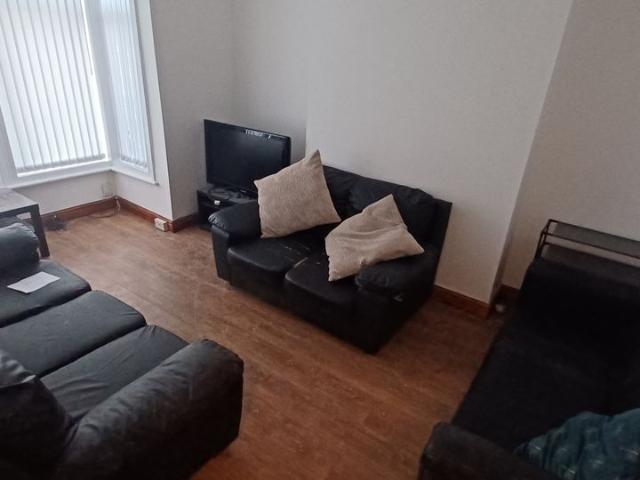 Headingley Mount, Leeds LS6, 4 bed shared accommodation to rent, £1,564 pcm | PrimeLocation