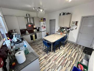 Headingley Mount, Leeds, LS6 3EL 6 bed terraced house to rent £2,730 pcm £630 pw