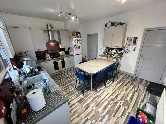 Headingley Mount, Leeds, LS6 3EL 6 bed terraced house to rent £2,730 pcm £630 pw