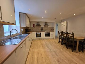 Headingley Avenue, Headingley LS6 9 bed terraced house to rent £3,588 pcm £828 pw