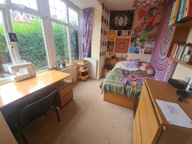 Headingley Avenue, Leeds 10 bed house to rent £5,027 pcm £1,160 pw