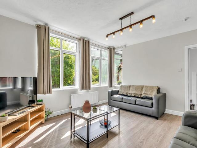 HEADINGLEY CRESCENT, Leeds 5 bed house to rent £3,077 pcm £710 pw