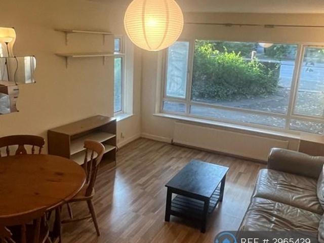 Headingley, Leeds, LS6 2 bed flat to rent £1,090 pcm £252 pw