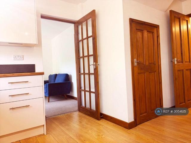 Headington, Oxford, OX3 2 bed flat to rent £1,900 pcm £438 pw