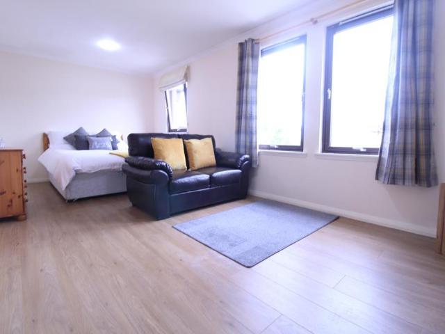 Headland Court, Top Floor, AB10 Studio to rent £525 pcm £121 pw