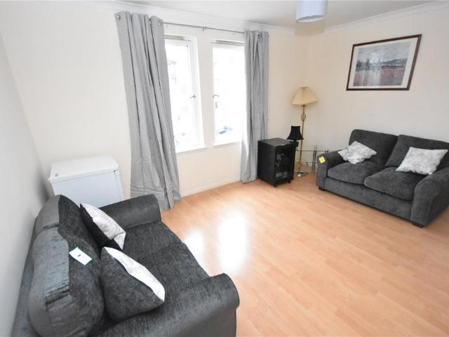 Headland Court, Garthdee, Aberdeen, AB10 2 bed flat to rent £715 pcm £165 pw