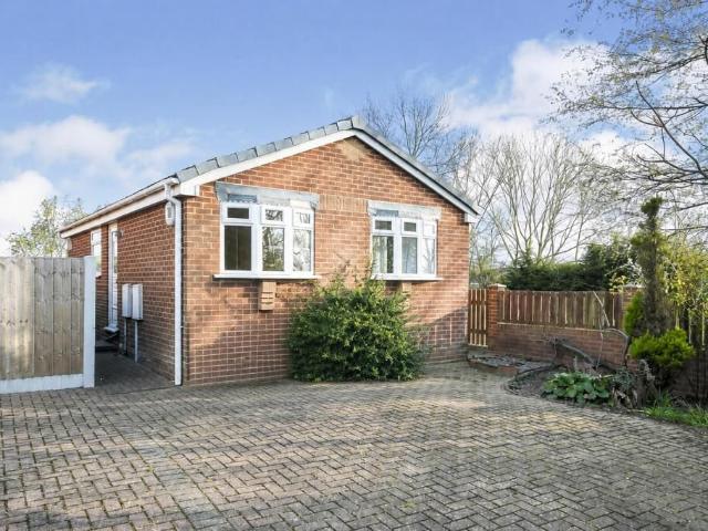 Headland Close, Chesterfield S43, 2 bed bungalow to rent, £800 pcm | PrimeLocation