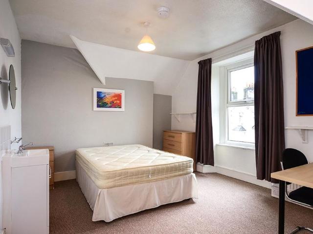 Headland Park, Plymouth PL4 6 bed terraced house to rent £560 pcm £129 pw