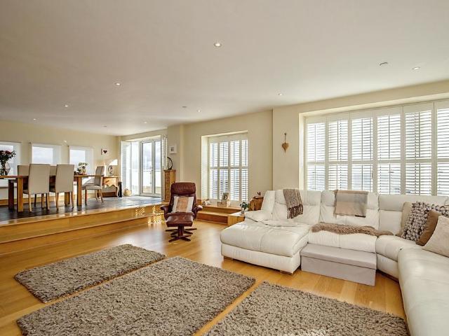 Headlands, Hayes Road, Penarth, CF64 4 bed flat to rent £2,200 pcm £508 pw
