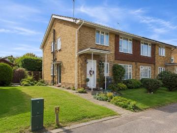 Headley Close, Epsom KT19, 2 bed maisonette to rent, £1,950 pcm | PrimeLocation