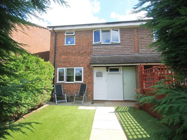 Headley Down 3 bed semi detached house to rent £1,500 pcm £346 pw