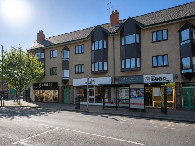 Headstone Gardens, Harrow 3 bed flat to rent £1,975 pcm £456 pw