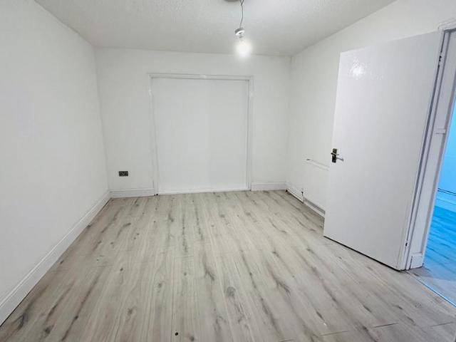 Headstone Drive, Harrow HA1 5 bed terraced house to rent £2,800 pcm £646 pw