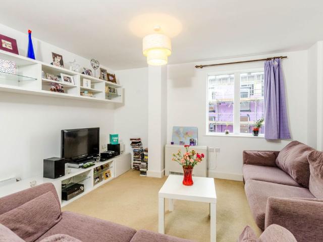 Headstone Drive, Wealdstone, Harrow HA3, 1 bed flat to rent, £1,500 pcm | PrimeLocation