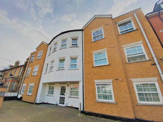 Headstone Road, Harrow, HA1 2 bed flat to rent £1,750 pcm £404 pw