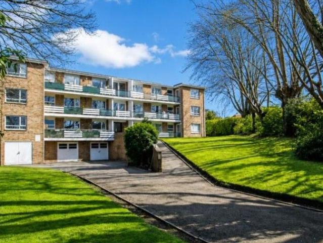 Headswell Crescent, Bournemouth BH10, 2 bed flat to rent, £1,300 pcm | PrimeLocation
