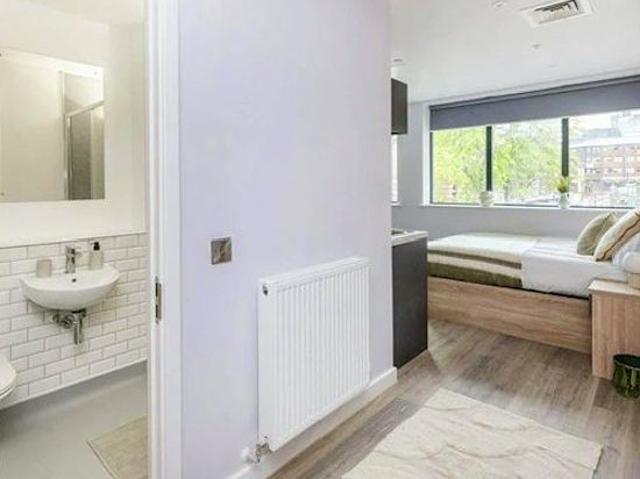 Headrow Court Superior Studio