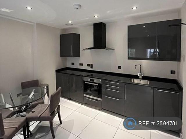Headrow Residence, Leeds, LS1 2 bed flat to rent £1,700 pcm £392 pw