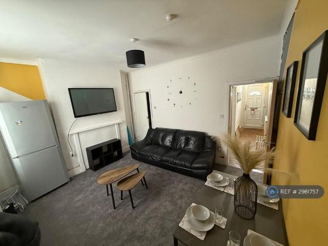 Healey Wood Road, Burnley, BB11 1 bed in a house share to rent £450 pcm £104 pw