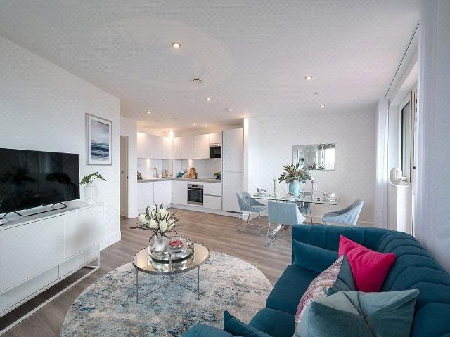 Healum Avenue, Southall UB2, 2 bed flat to rent, £1,950 pcm | PrimeLocation