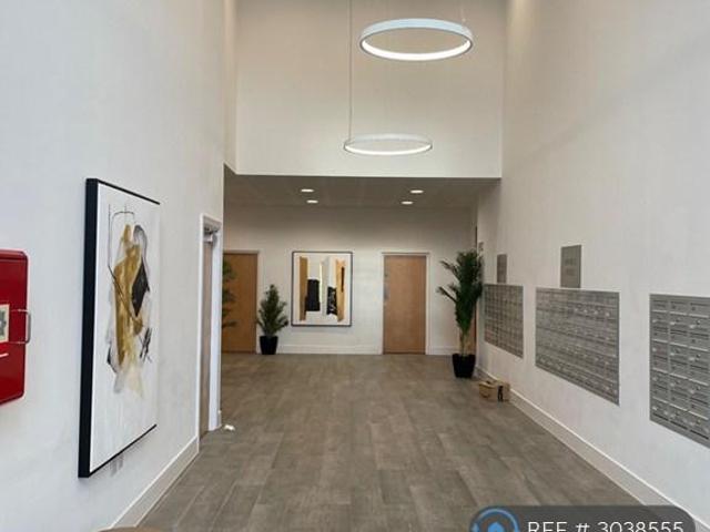 Healum Avenue, Southall, UB2 3 bed penthouse to rent £2,950 pcm £681 pw