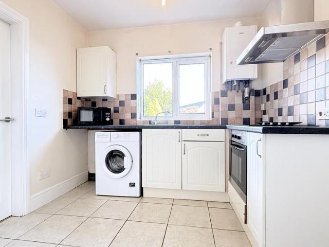 Heanor DE75 1 bed apartment to rent £625 pcm £144 pw