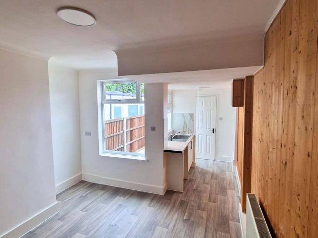 Heanor DE75, 3 bed terraced house to rent, £975 pcm | PrimeLocation