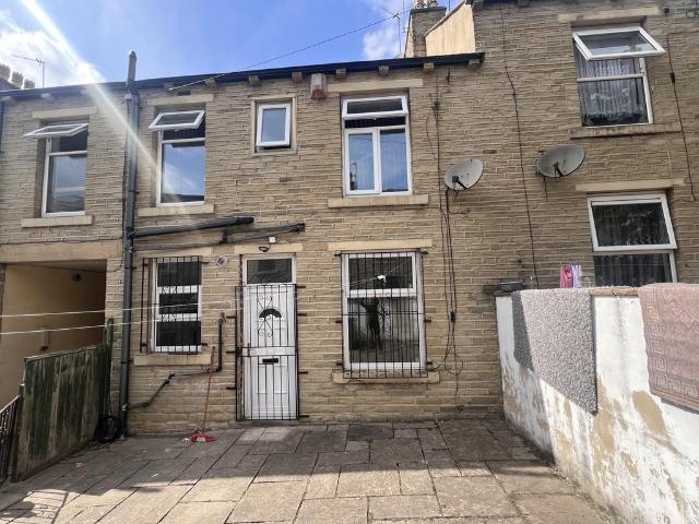 Heap Lane, Bradford BD3 2 bed terraced house to rent £600 pcm £138 pw