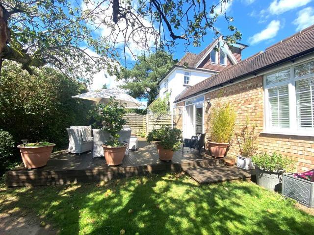 Hearnes Meadow, Seer Green, HP9 4 bed semi detached house to rent £3,500 pcm £808 pw