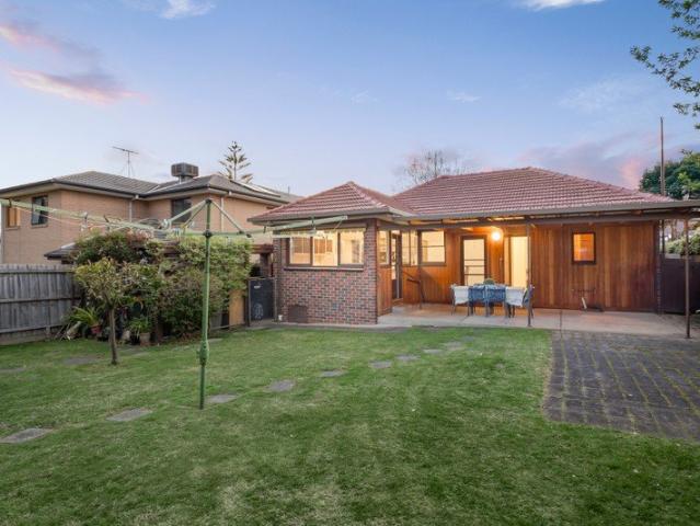 Heart warming single level home in a peaceful and picturesque Box Hill North location