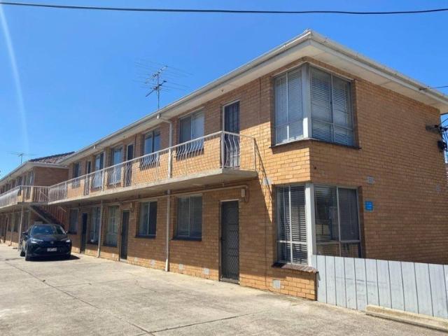 Neat flat in the heart of Footscray