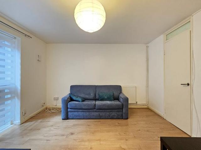 Heart of Holborn 1 large double bed flat